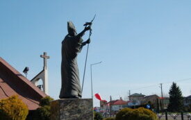 Kosci&oacute;ł Orły - Pomnik Jana Pawła II