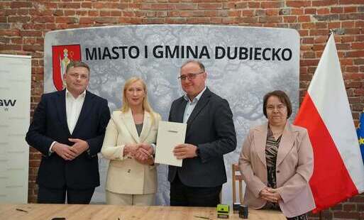 Podpisanie umowy dot. wywozu azbestu